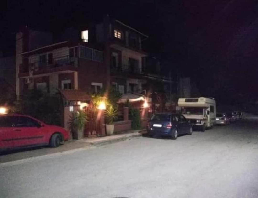Blue Moon Accommodation Nea Michaniona Bagian luar foto