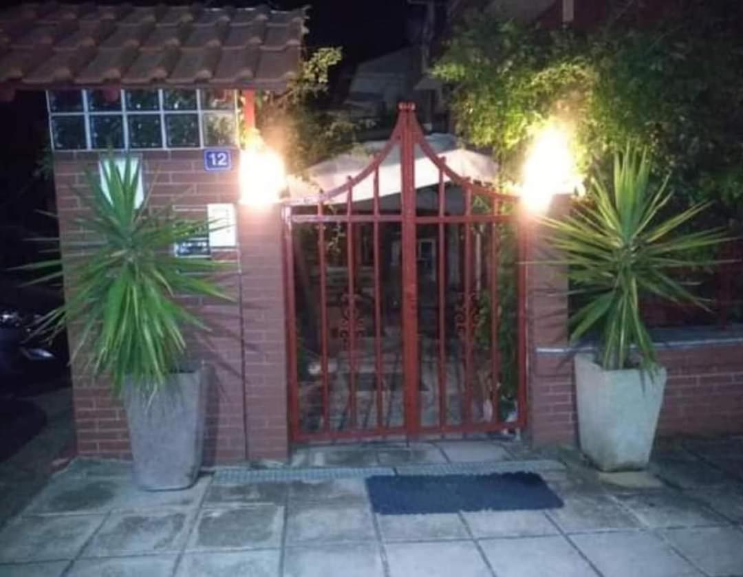 Blue Moon Accommodation Nea Michaniona Bagian luar foto