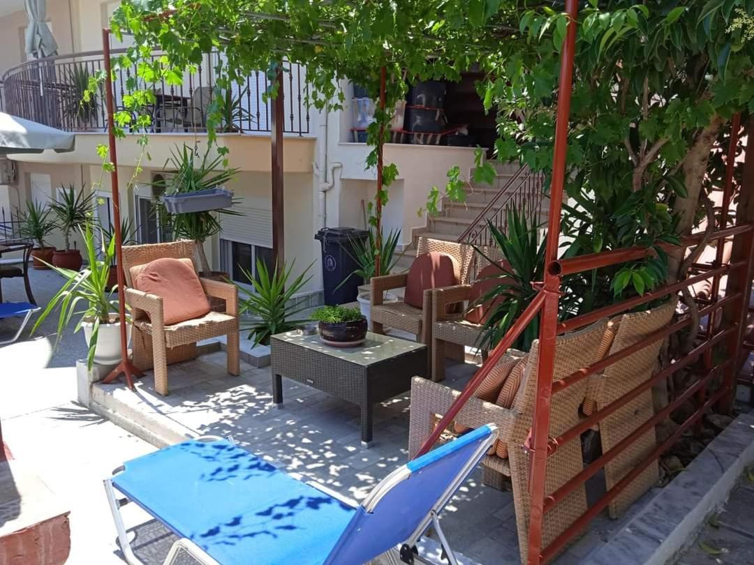 Blue Moon Accommodation Nea Michaniona Bagian luar foto