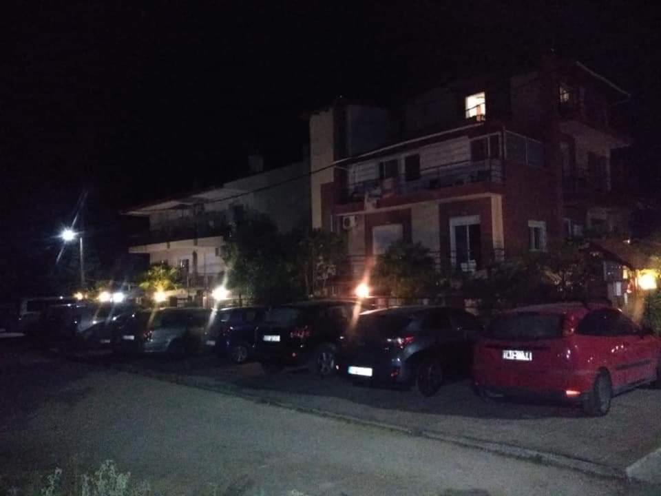 Blue Moon Accommodation Nea Michaniona Bagian luar foto