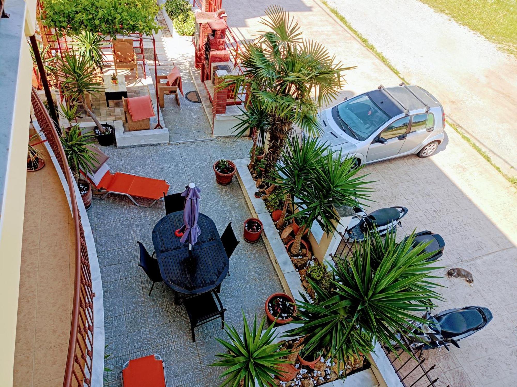 Blue Moon Accommodation Nea Michaniona Bagian luar foto