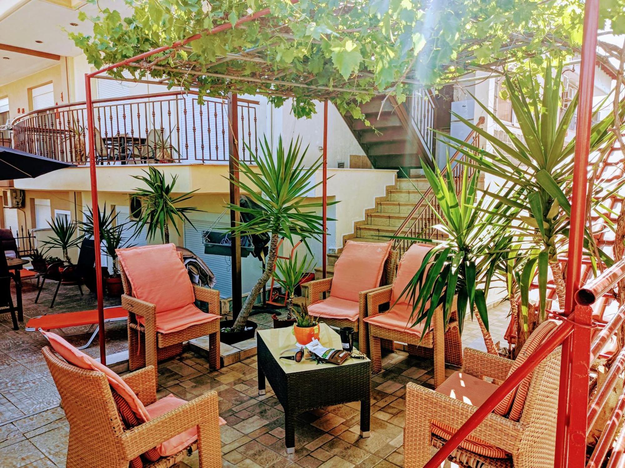 Blue Moon Accommodation Nea Michaniona Bagian luar foto