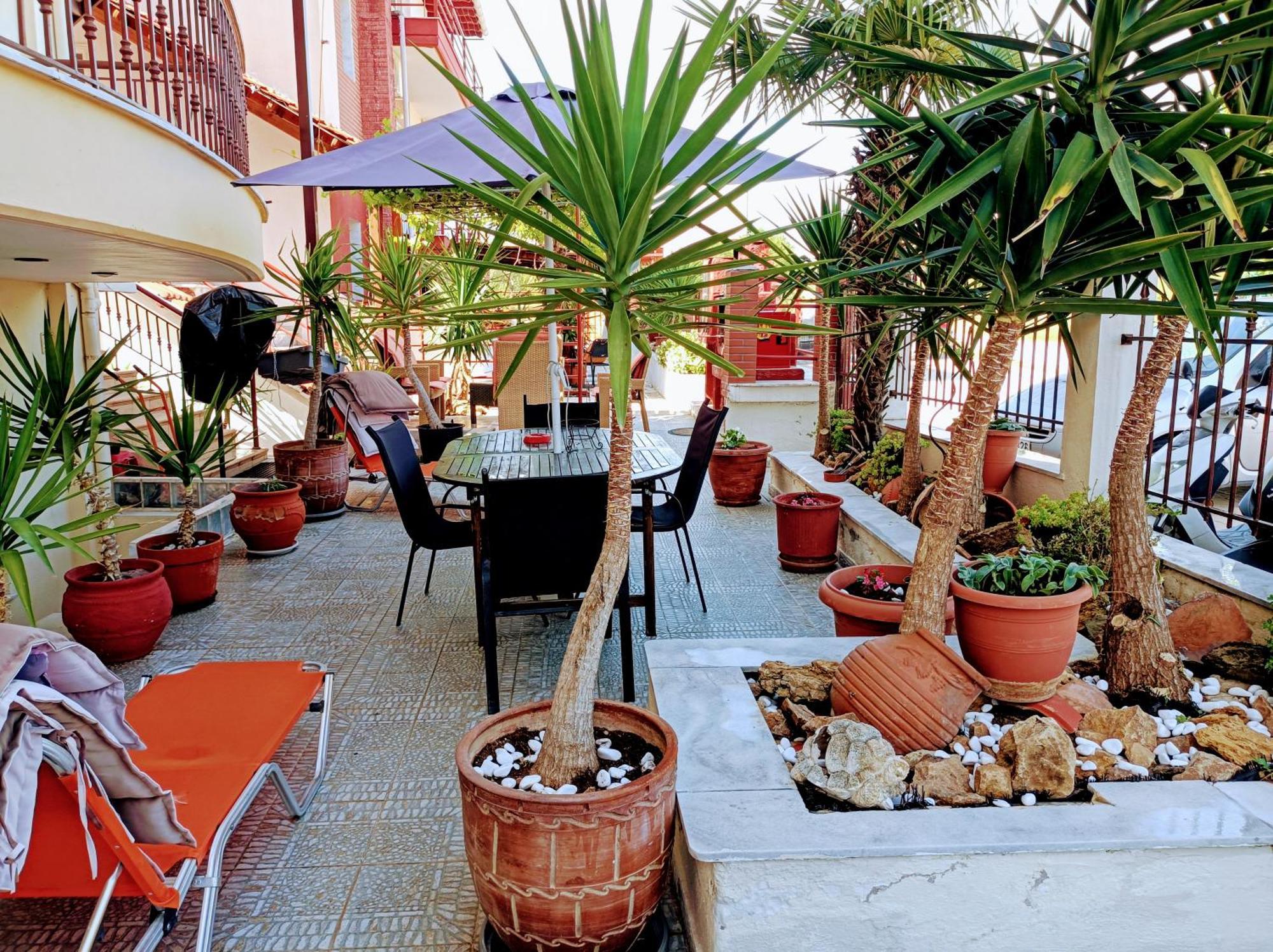 Blue Moon Accommodation Nea Michaniona Bagian luar foto